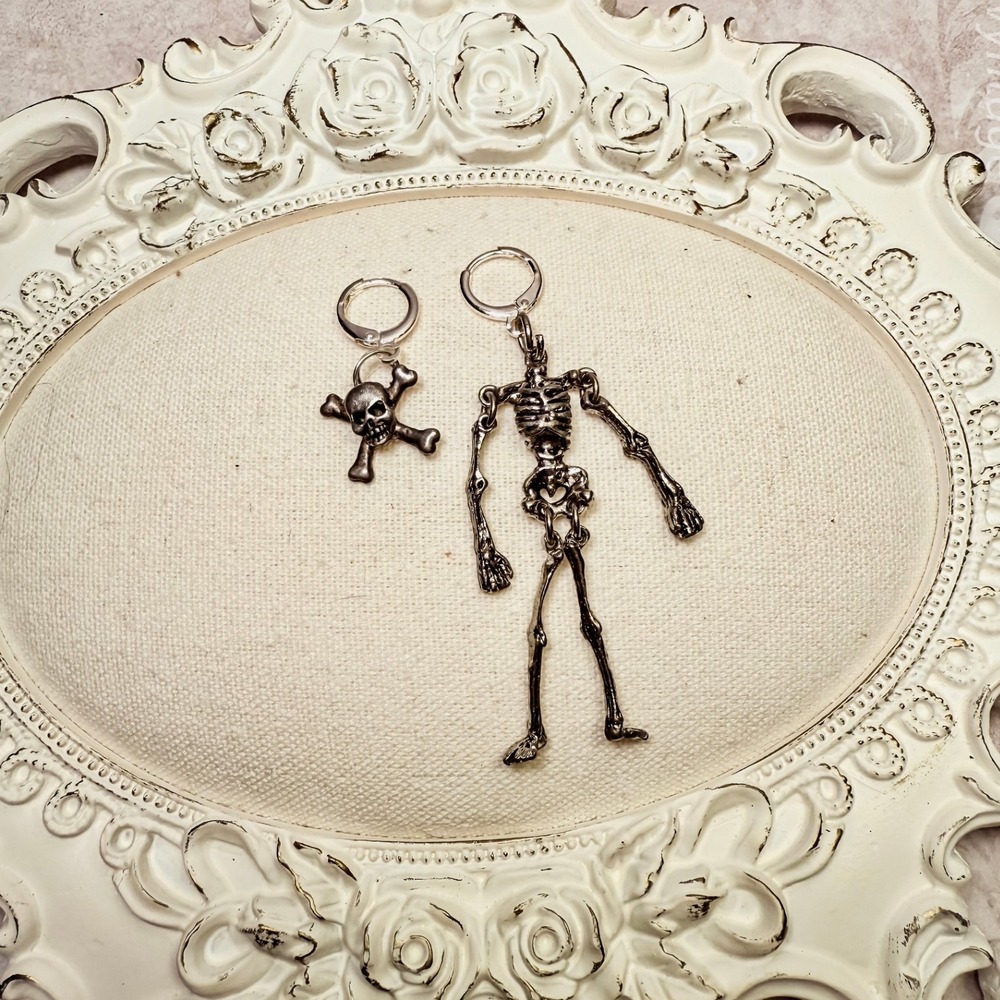 SS‎ Skull and Articulated Skeleton Earrings
